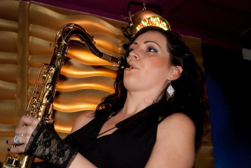 female saxophone player agra