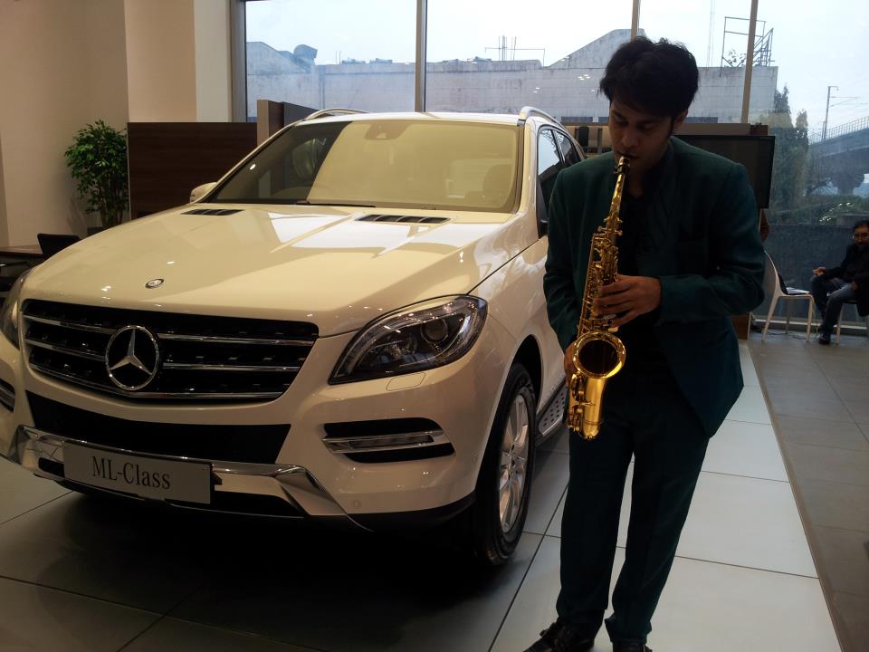 best saxophone artist agra